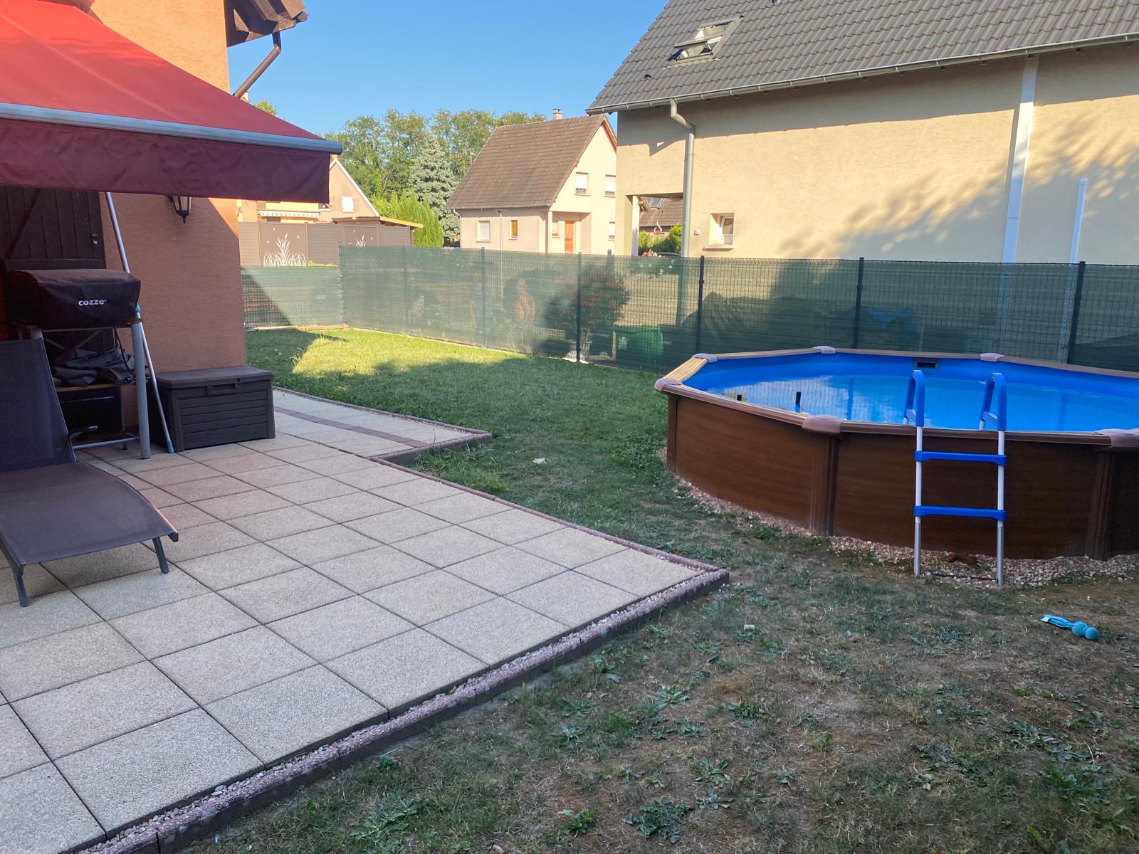 Avant travaux : ancienne piscine hors-sol et terrasse vieillie à Rosenau